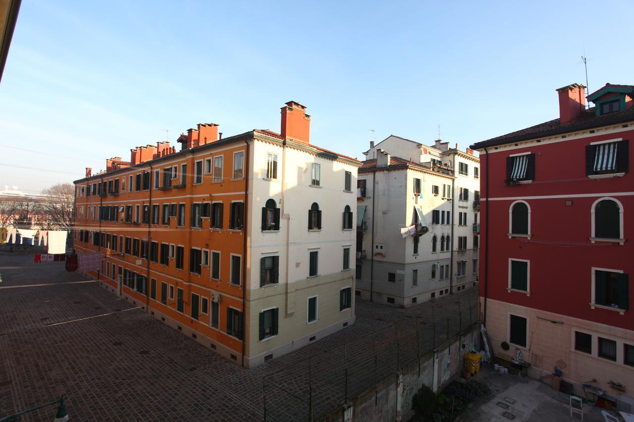 Ca' Santa Marta Apartment Venedig Exteriör bild